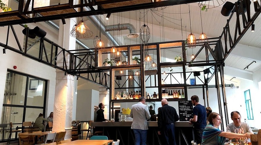 Dymqoraveshi Restaurant with stylish and high quality dining environment